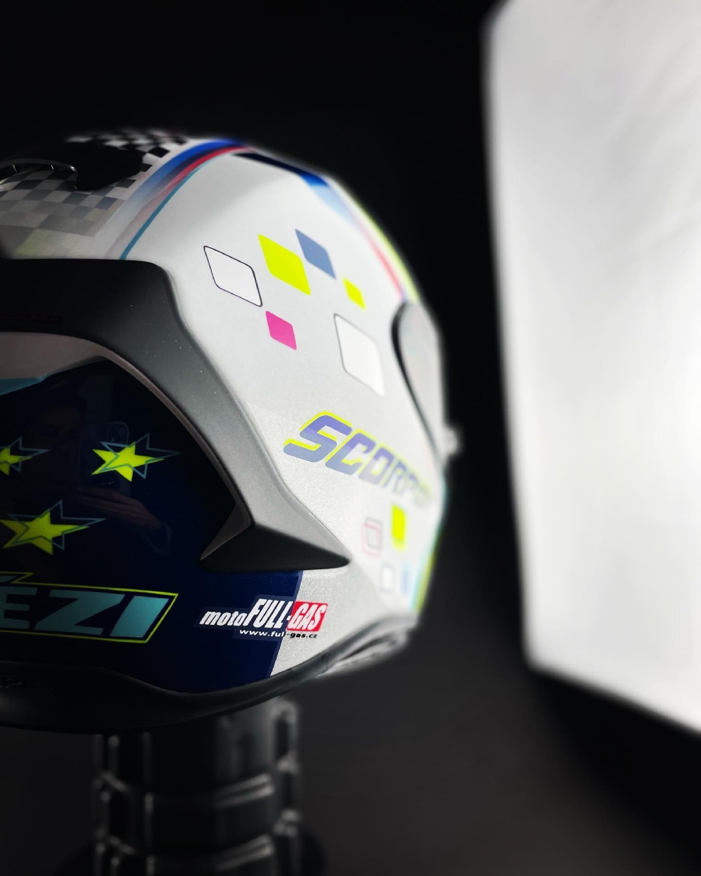 Rezi Pliskova helmet